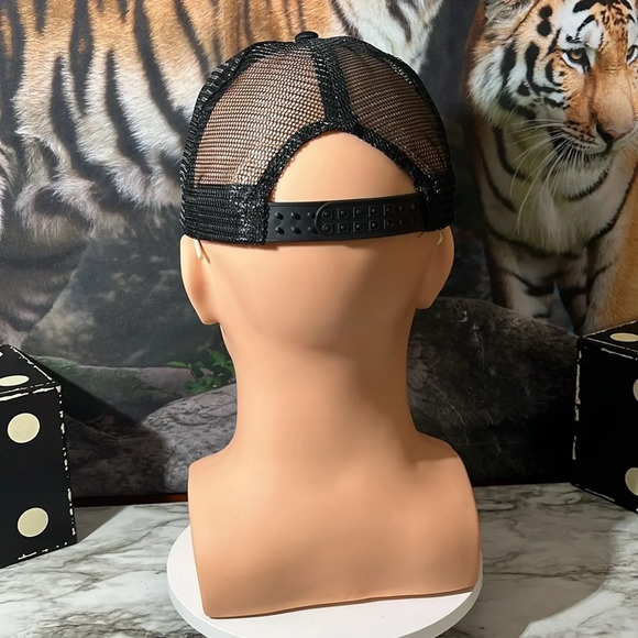 CUSTOM DESIGNED ITALIAN FLAG UNISEX TRUCKER HAT. - Picture 4 of 6